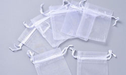 Saculeti organza albi